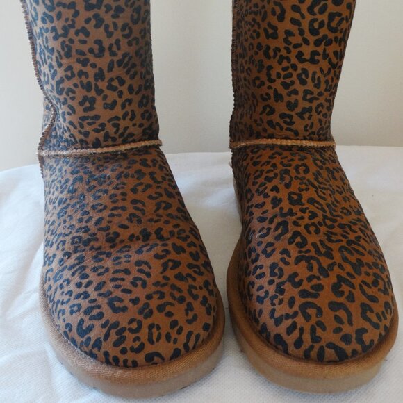 UGG Classic Short ROSETTE Boots Women's Size 9, Chestnut Leopard/Cheetah Print - Picture 4 of 7